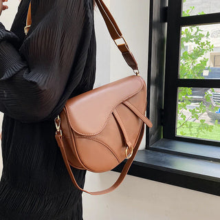 "Stylish Retro Single Shoulder Crossbody Bag for Women - Senior Texture Saddle Bag with a Trendy and Simple Design"